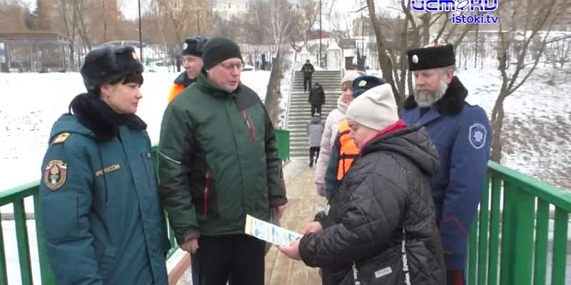Переправа ценою в жизнь. Сотрудники МЧС возобновили профилактические рейды. Орловчанам напоминают: переход по замёрзшему водоёму недопустим