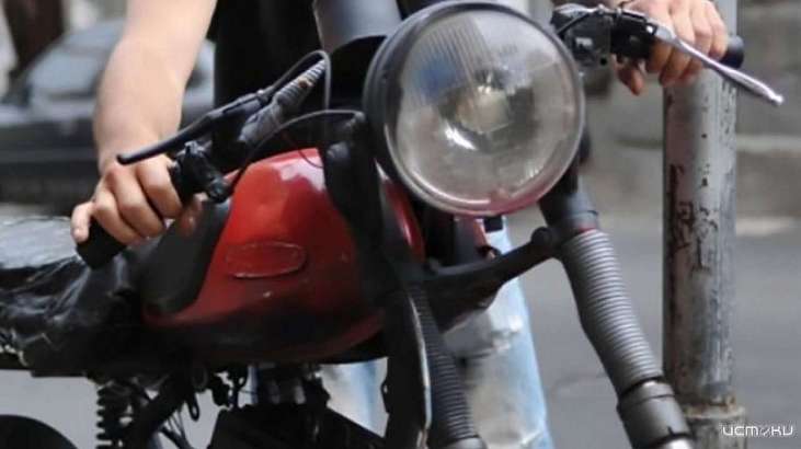 В Хотынце парень и двое подростков украли у пенсионерки мотоцикл