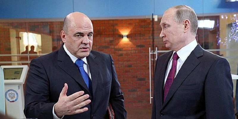 Премьер-министр России за год заработал почти вдвое больше президента