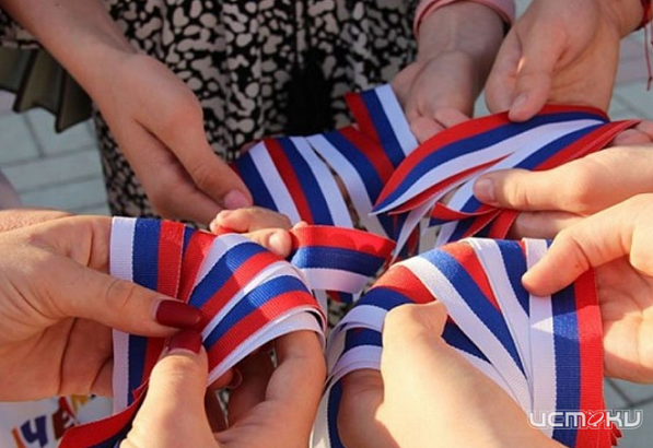 В Орле раздадут 3 тыс. ленточек-триколоров