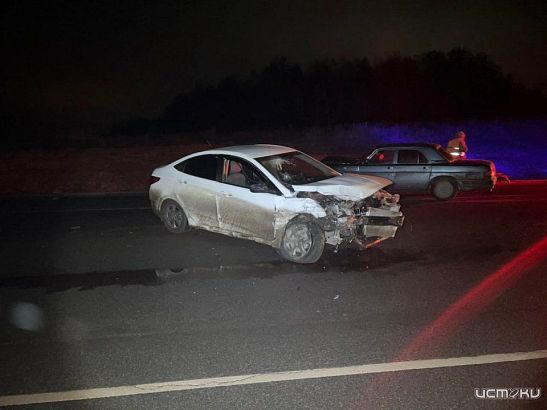 Под Орлом ночью лоб в лоб столкнулись «Hyundai Solaris» и «Волга» Под Орлом ночью лоб в лоб столкнулись «Hyundai Solaris» и «Волга»