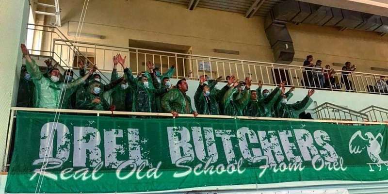 Orel Butchers вопреки коронавирусу поддержали местных футболисток