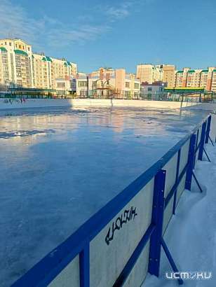 В Орле для жителей Алроса все же залили каток