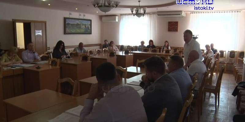 Ход ремонта Дворянки интересует депутатов, а также прокурора. Он туда съездил.