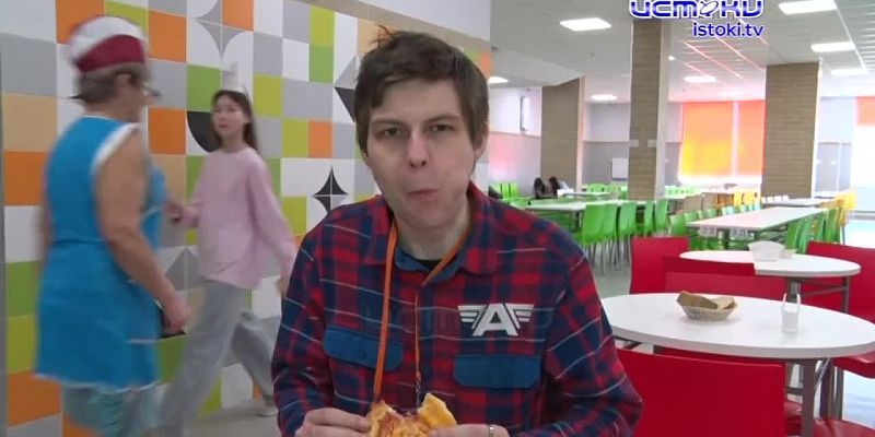 Накануне школа №53 отметила свой де-юре второй день рождения