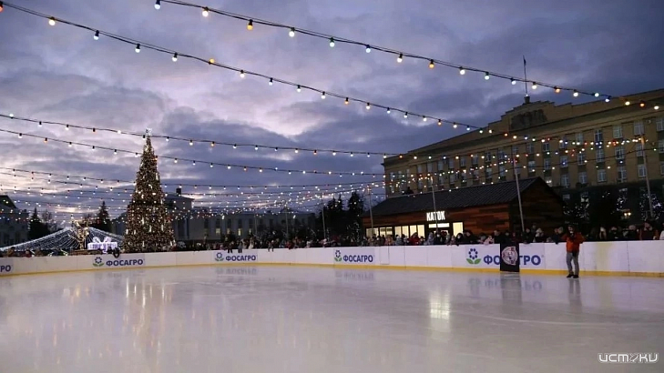 Каток на площади Ленина продолжает свою работу  Каток на площади Ленина продолжает свою работу