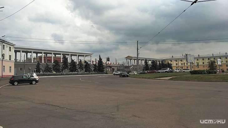 В Орле на Привокзальной площади на сутки запретили стоянку транспорта