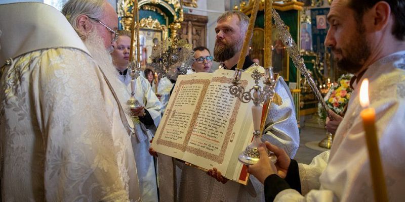 Владыка Тихон совершил всенощное бдение в Николо‑Песковском храме Орла в канун праздника святителя Николая Чудотворца