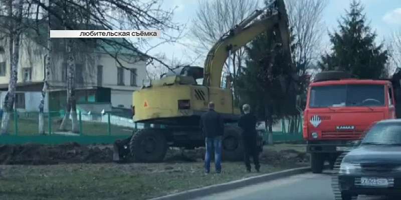 До 2025 года в Орле обещают расселить жильцов более 100 аварийных домов, а на месте срубленных деревьев начали выкорчевывать пни. Новости за 90 секунд