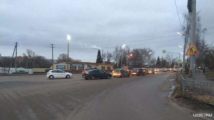 На въезде в Болховский микрорайон девочка-подросток попала под машину