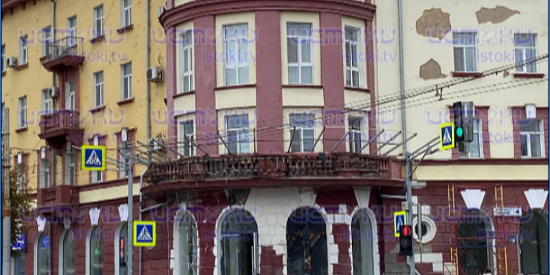 С исторического здания гостиницы Орел исчезла вывеска, знакомая орловчанам