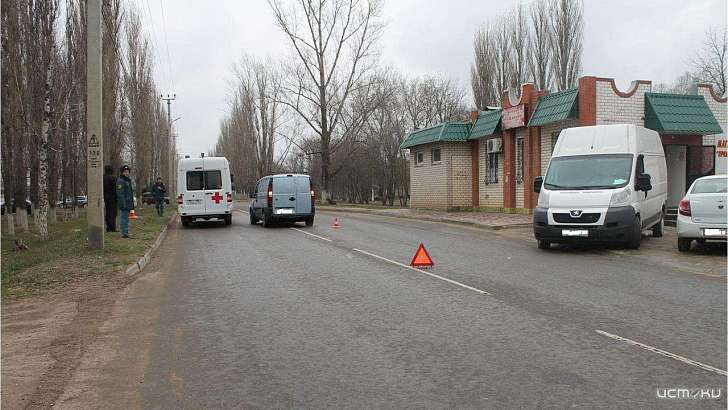 В Ливнах микроавтобус наехал на пенсионерку