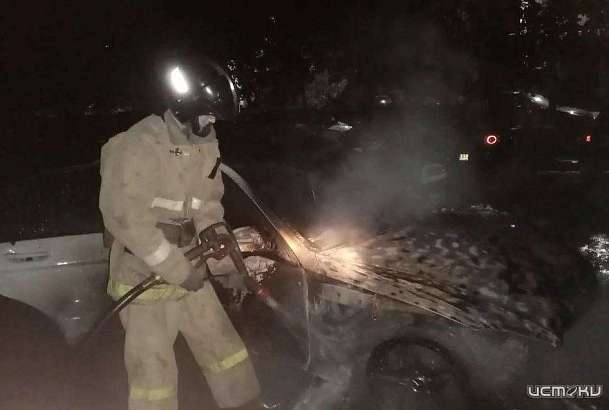 В Орле ночью сгорел дорогой «Мерседес»