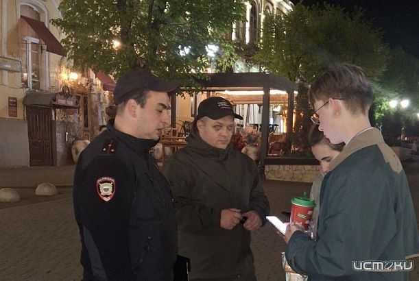 В Орле полицейские и общественники объединили усилия для обеспечения безопасности на улицах В Орле полицейские и общественники объединили усилия для обеспечения безопасности на улицах