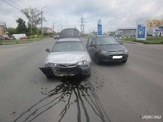 В столкновении иномарки и отечественной легковушки в Орле пострадал парень