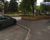 Борьба за место. Желание админгистрации не совпало с желанием жителей дома 52 по улице Горького. Одни хотят под окнами сделать парковку, другие - кате...