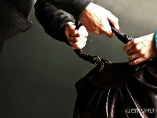 В Орловском районе мужчина пытался ограбить прохожую