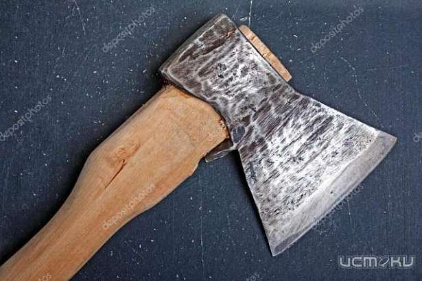 Облсуд оставил за решеткой ревнивца, который пытался зарубить конкурента топором