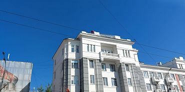 День города В центре Орла подняли дубликат Красного Знамени