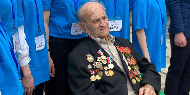 Мэр Орла Юрий Парахин исполнил наказ ветерана ВОВ и отремонтировал дорогу к его дому