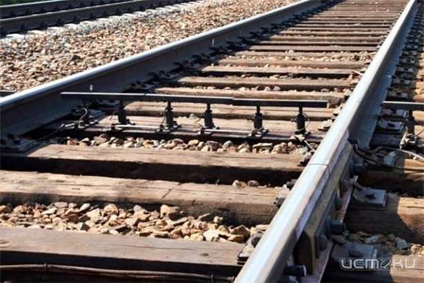 В Орловской области двое мужчин украли рельсы