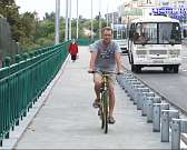 Мост Дружбы стал подобием магистрального: плоские тротуары критикуют, но у орловских чиновников свои доводы