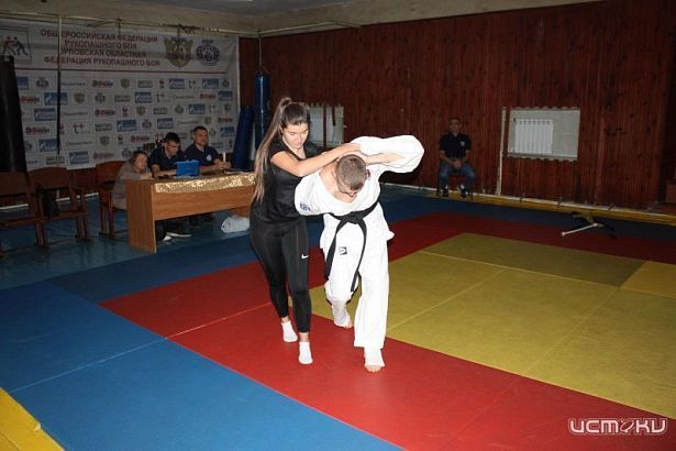 В Орловском УМВД подвели итоги Чемпионата по рукопашному бою среди женщин