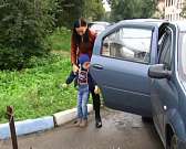 Грязь и ямы на Плещеевской улице. Путь до занятий для детей с ограниченными возможностями непрост