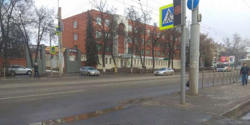 Почти вплавь: в Орле несколько лет затапливает переход возле «Текмаша»