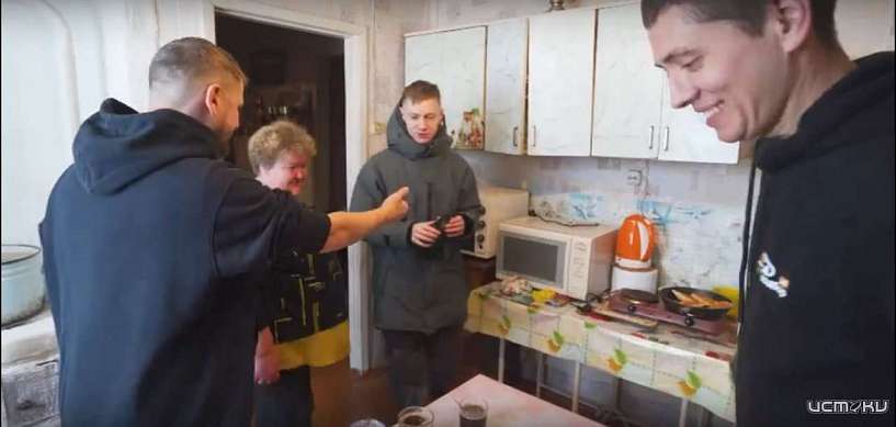 В известном блоге появился выпуск об учительнице из Орловской области, которая ухаживает за мемориалом