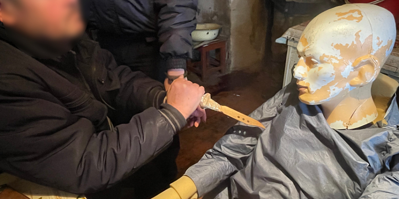 Житель Мценского района предстанет перед судом за убийство знакомого кочергой