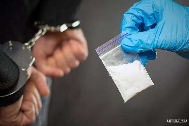 В Орле полицейские задержали мужчину с крупной партией наркотиков