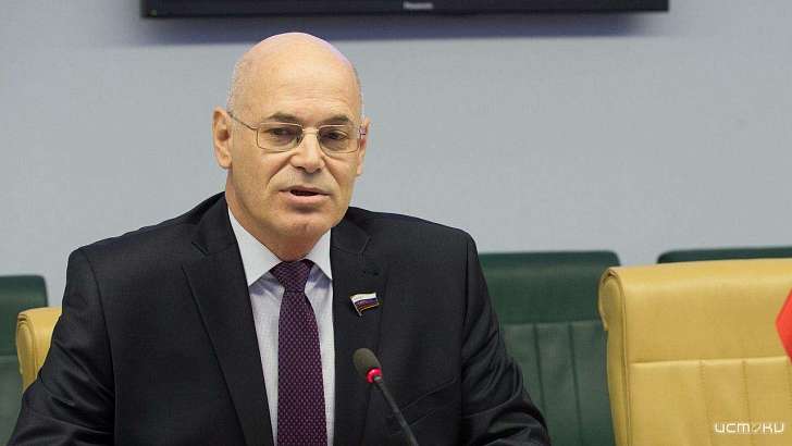 Круглый предупредил орловчан об опасности молодежи в новогодние праздники