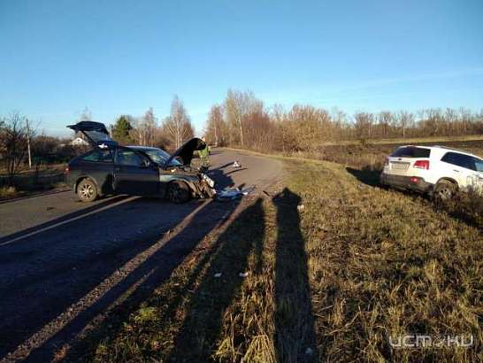 В Кромском районе водитель ВАЗа на большой скорости въехал в иномарку