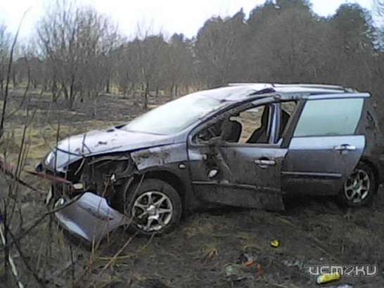 В Орловской области трехгодовалый малыш с мамой опрокинулись на автомобиле