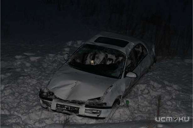 В Орловской области машина на большой скорости опрокинулась в кювет