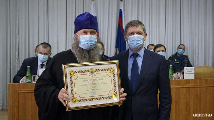 Орловский священник получил грамоту Федеральной службы исполнения наказаний