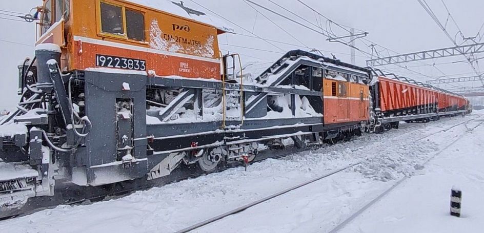 Более 6 тысяч кубометров снега вывезли железнодорожники за сутки в Орловской области