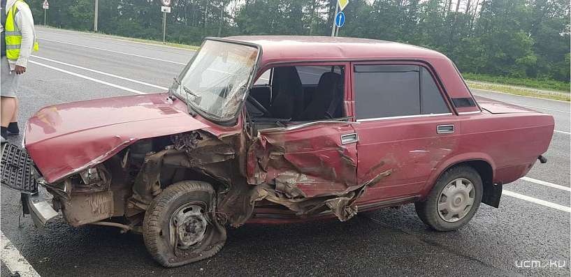 Под Орлом «семёрка» врезалась в КАМАЗ