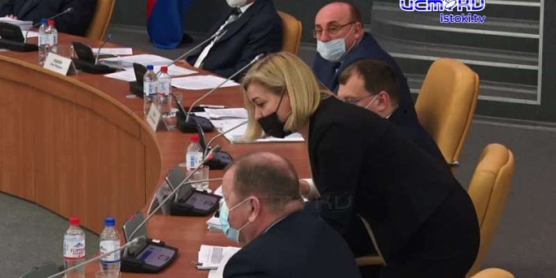 С дефицитом в полмиллиарда рублей орловские парламентарии утвердили главный финансовый документ на 2022 год. Какие еще вопросы подняли депутаты облсов...
