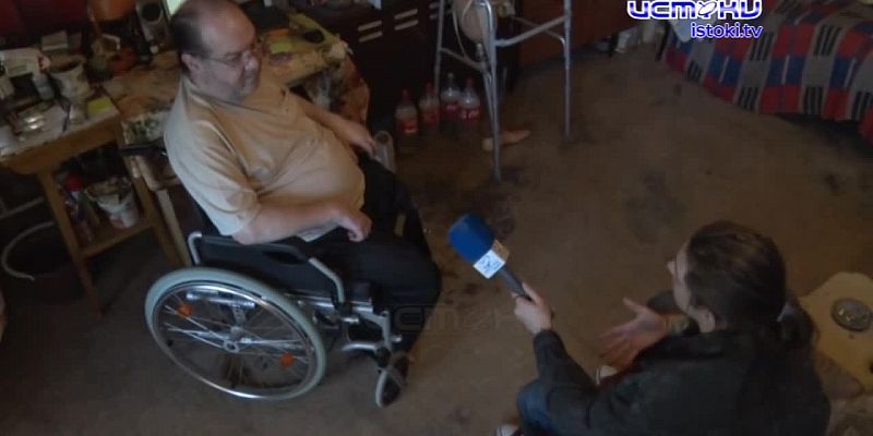 Инвалиду второй группы перестали платить скромную пенсию. Съемочная группа Истоков поехала к нему, чтобы узнать в чем дело
