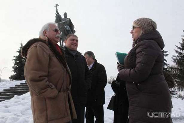 Вадим Потомский показал гостям из Словении памятник Грозному