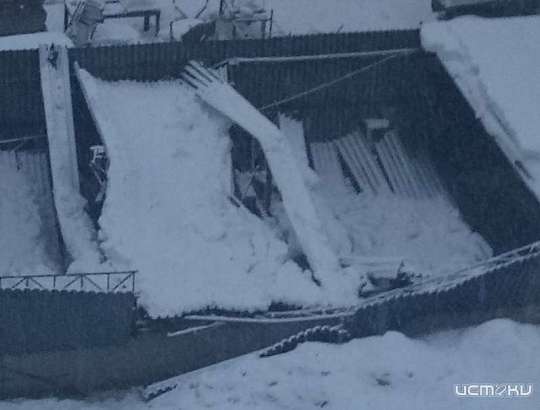 В Орле обвалилась крыша склада на ул. Солнцевской