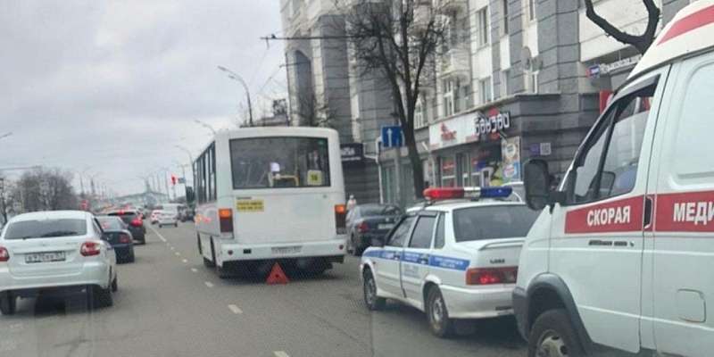 В Орле увезли на скорой упавшую в маршрутке пассажирку