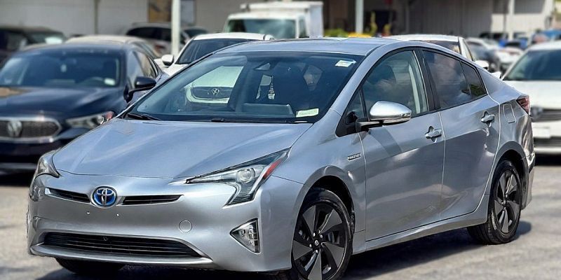 Сколько стоят Toyota Prius (2017–2020) на аукционах: средняя цена, средняя оценка и разброс по оценкам
