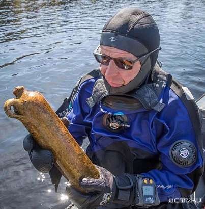 Дайверы из Орла обнаружили редкую бутылку на дне Ладожского озера