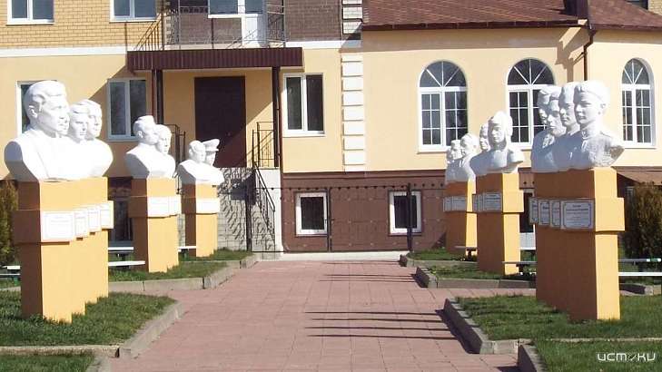 Аллею Героев благоустраивают в Ливнах Аллею Героев благоустраивают в Ливнах