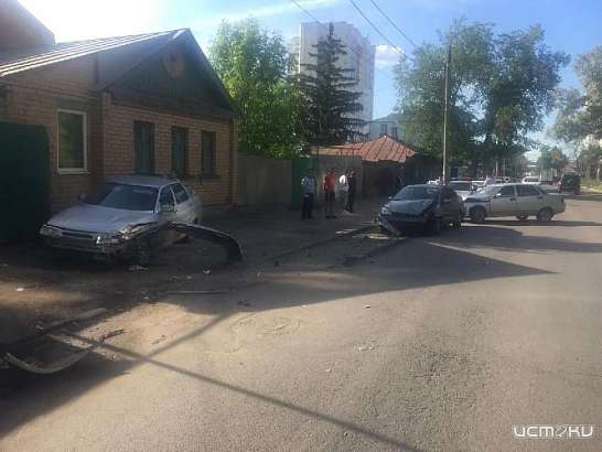 В Орле пьяный автолюбитель на иномарке протаранил два стоящих ВАЗа