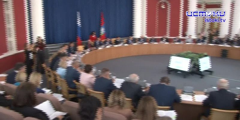 Без особых перемен. На втором заседании областного Совета выбрали замов, председателей и сенатора