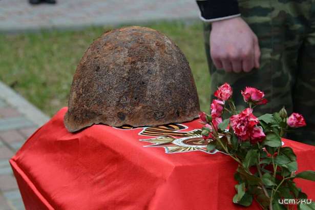 Под Мценском перезахоронили останки 10 красноармейцев